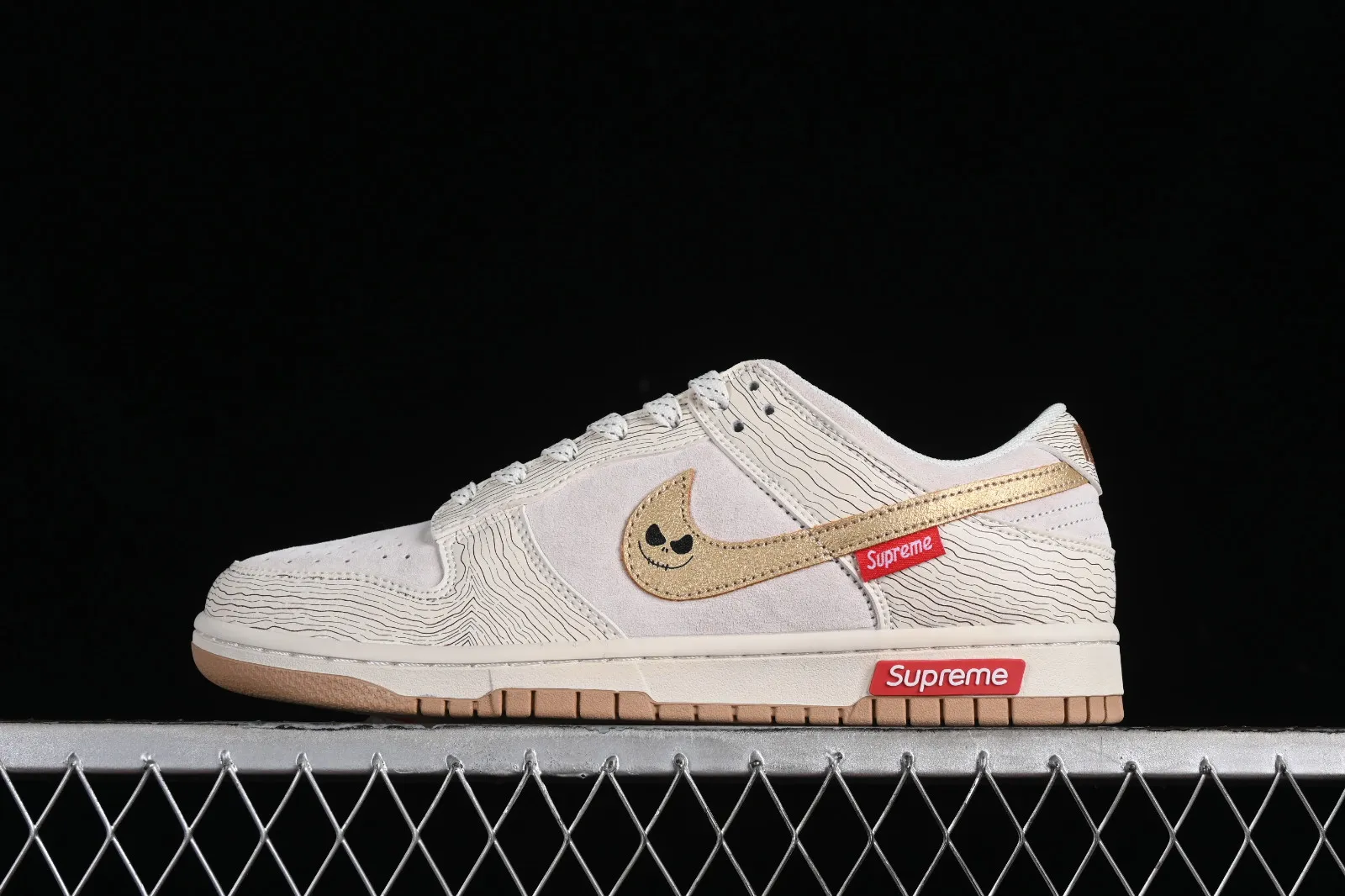 Nike SB Dunk Low Supreme Beige Gold Red Blue XD6188-035