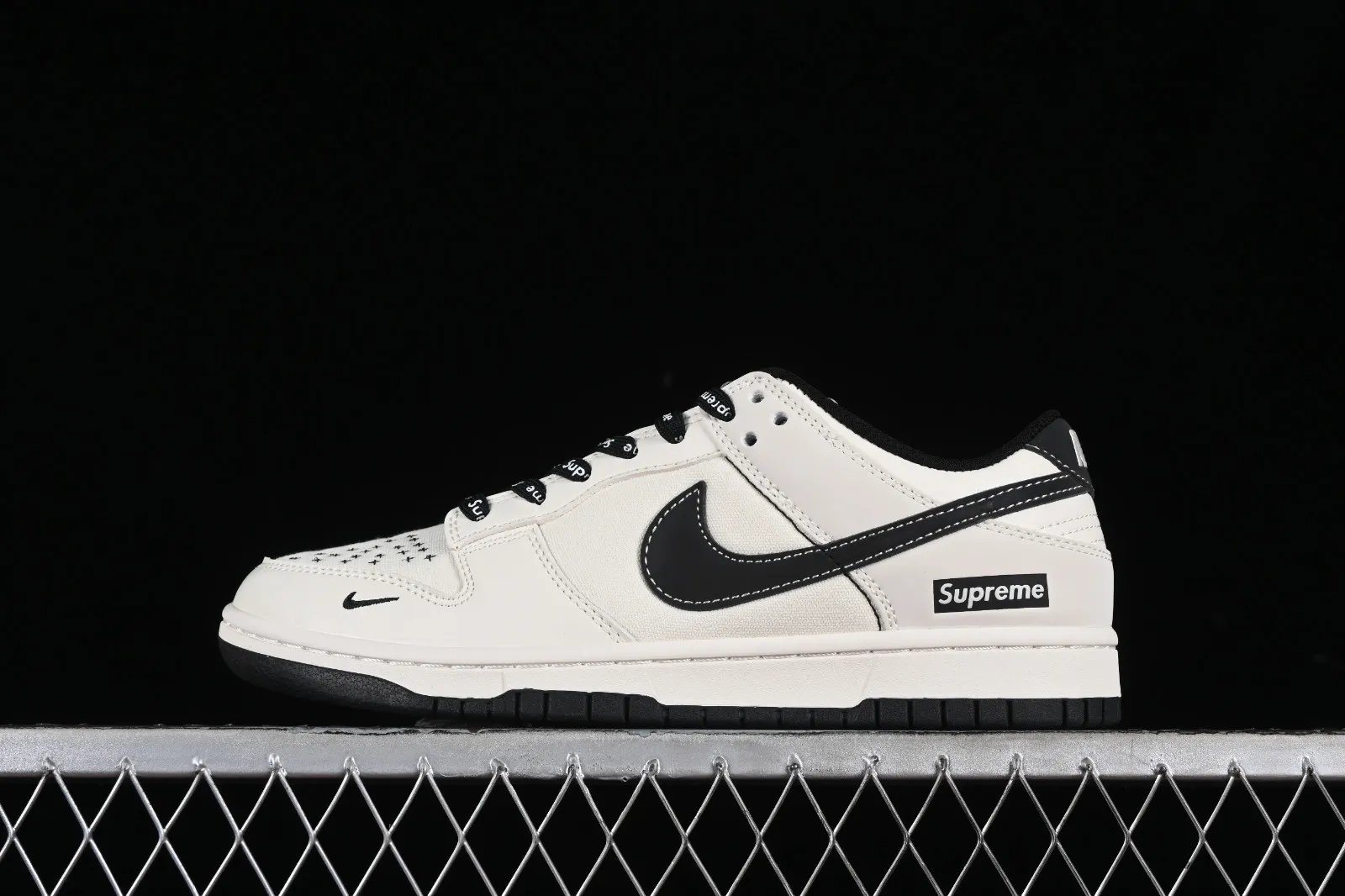 Nike SB Dunk Low Supreme Off White Black BB8657-515