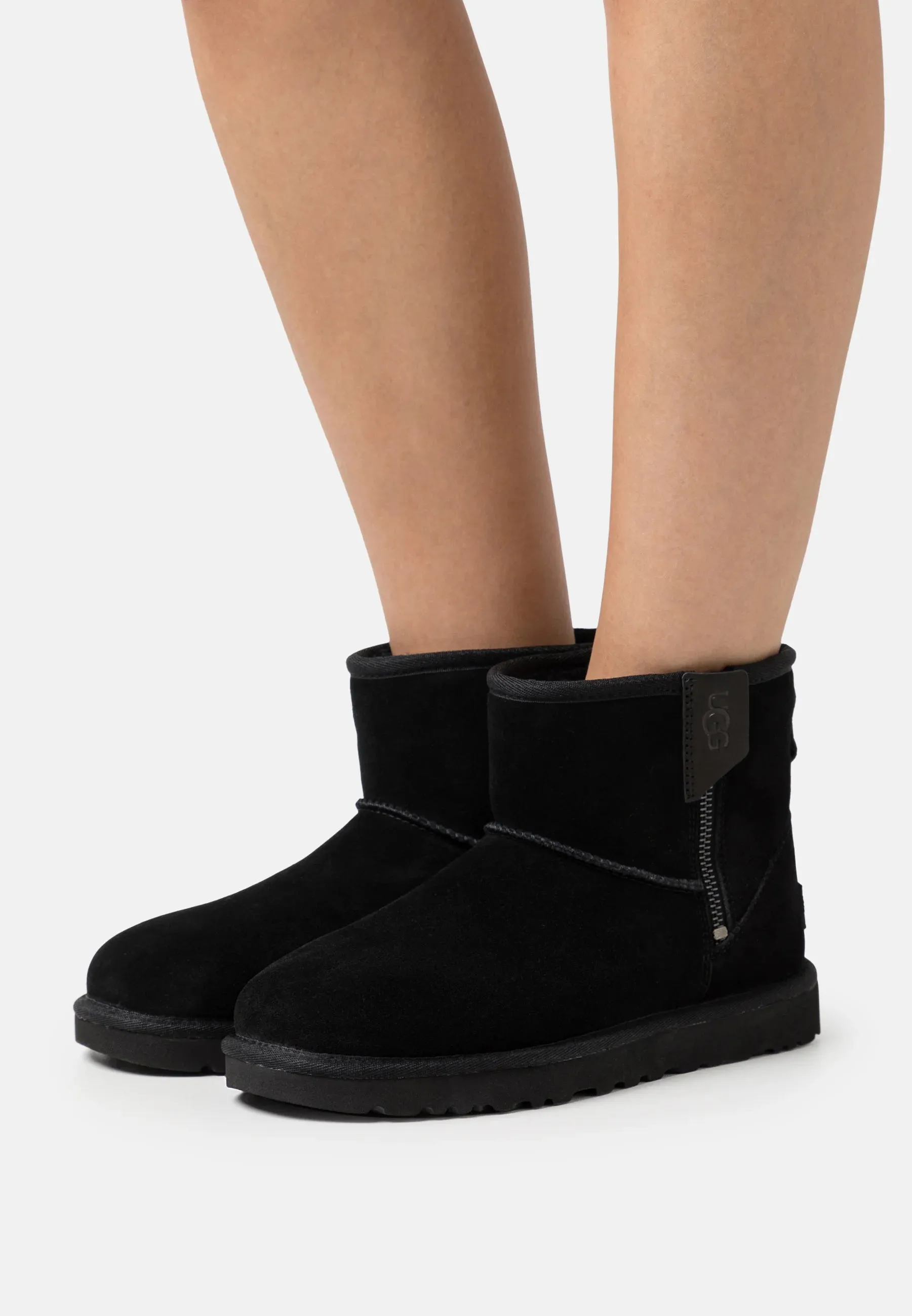 UGG CLASSIC MINI BAILEY ZIP WOMEN'S